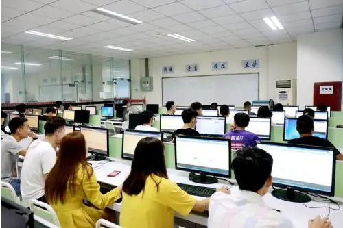 人民日?qǐng)?bào)推薦的熱門專業(yè)解析 計(jì)算機(jī)系統(tǒng)集成，時(shí)代風(fēng)口下的黃金選擇